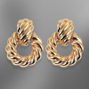 CLT Boutique Chunky Twist Like Earrings Screw-back Hoops Closure Gold Tone NWT
